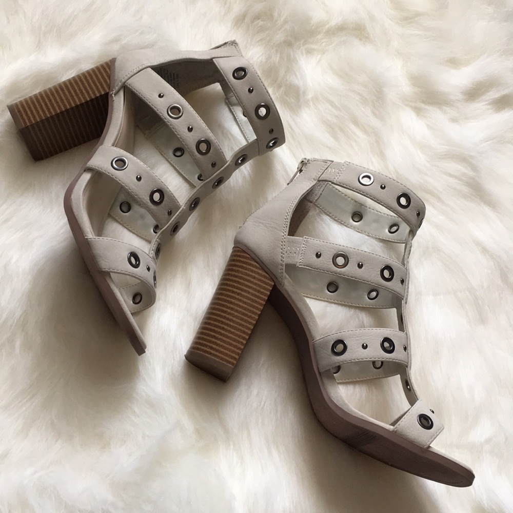 Simply Vera Vera Wang Gladiator Style Heel - Picture 1 of 13